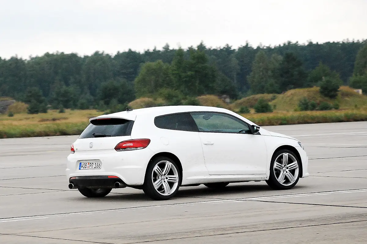 VW-Scirocco-R-10-09-2010-12-54-16