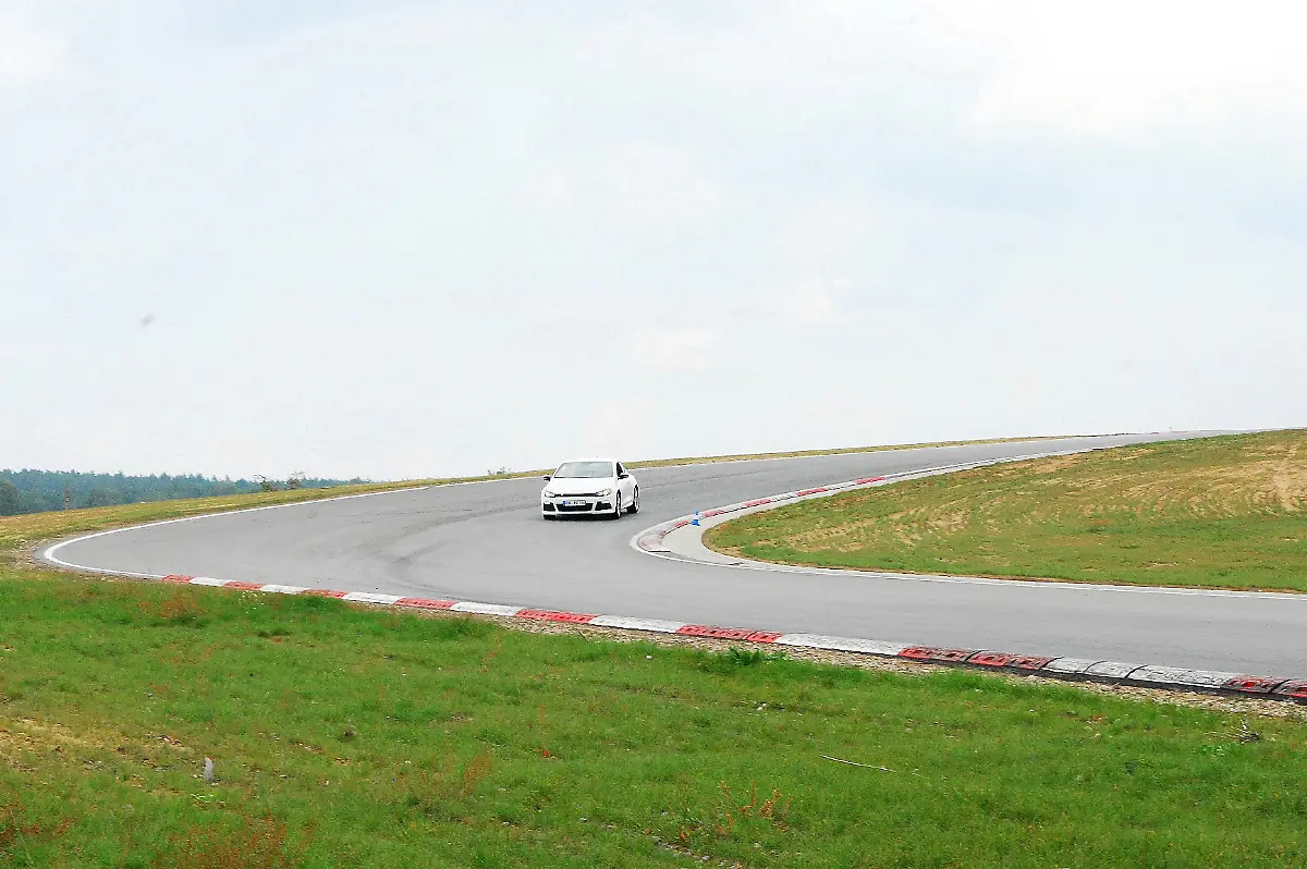 VW-Scirocco-R-10-09-2010-15-09-20