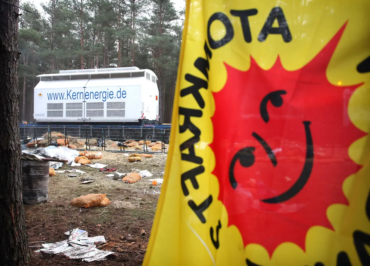 2010-11-09T105132Z-01-ROR24-RTRMDNP-3-GERMANY-NUCLEAR-JPG7938160748971492595