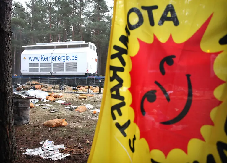 2010-11-09T105132Z-01-ROR24-RTRMDNP-3-GERMANY-NUCLEAR-JPG7938160748971492595