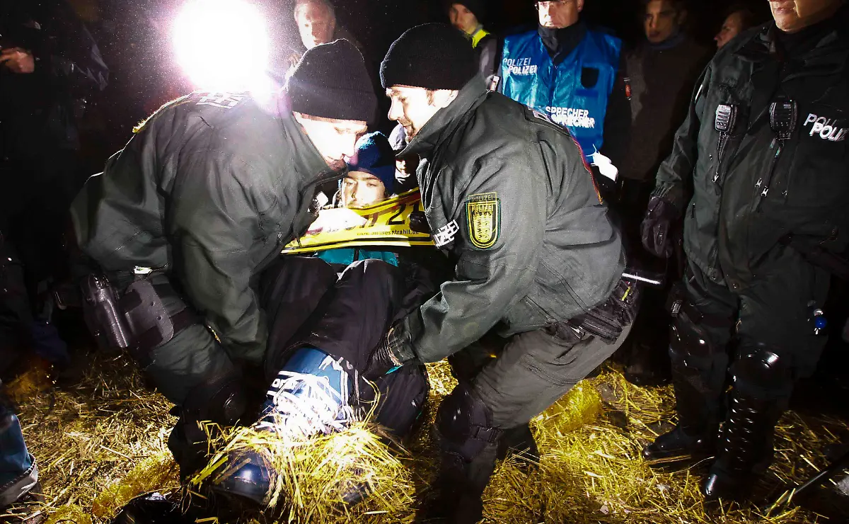 2010-11-09T054947Z-01-FAB27-RTRMDNP-3-GERMANY-JPG607699130266539903