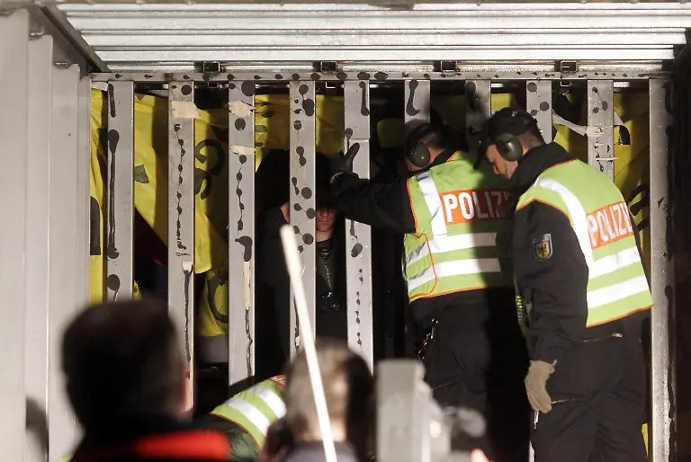 2uc55933-jpg672452334429660198