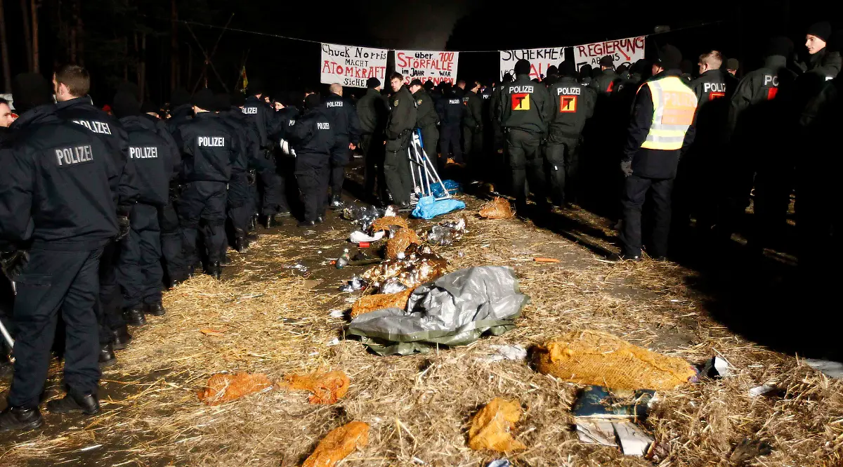 2010-11-09T052919Z-01-FAB26-RTRMDNP-3-GERMANY-JPG3625763433315571965