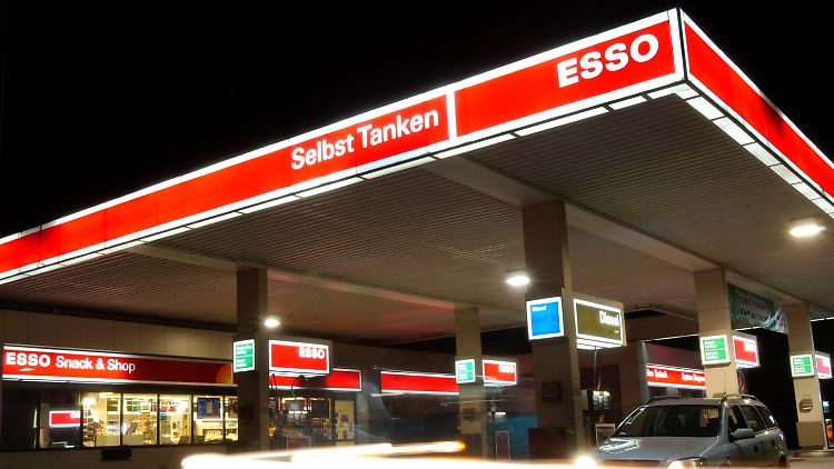 ExxonMobil betreibt in Deutschland die Esso-Tankstellen.