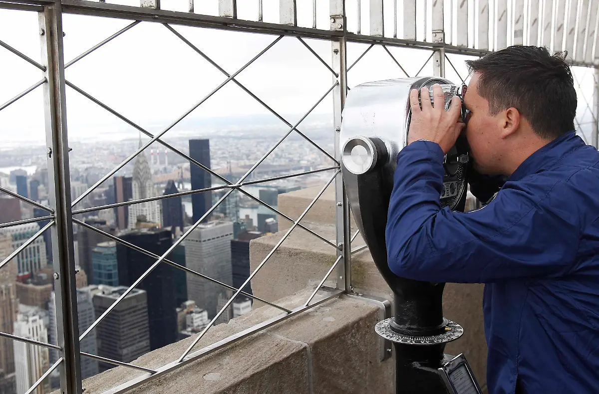 2010-11-05T185454Z-01-SHN604-RTRMDNP-3-CHILE-MINERS-NEWYORK-JPG14765345050715616