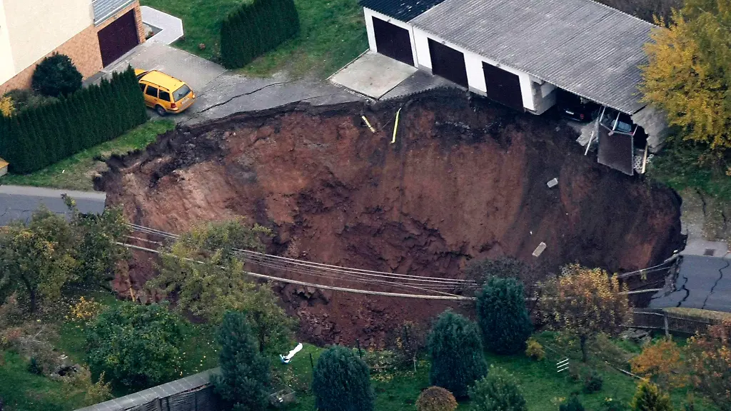 2010-11-01T155958Z-01-AD04-RTRMDNP-3-GERMANY-JPG7404719804616175515