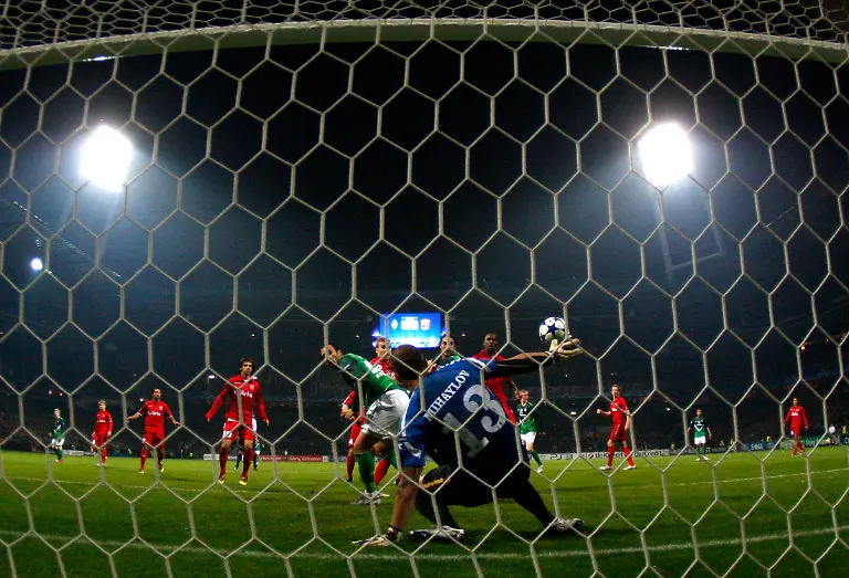 2010-11-02T231725Z-01-CHA124-RTRMDNP-3-SOCCER-CHAMPIONS-JPG794333931013696020