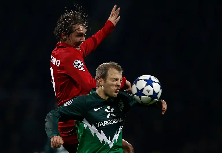 2010-11-02T225554Z-01-CHA122-RTRMDNP-3-SOCCER-CHAMPIONS-JPG6153574853655352817