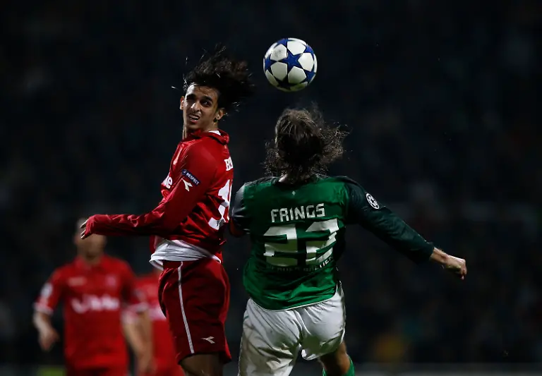 2010-11-02T205355Z-01-CHA105-RTRMDNP-3-SOCCER-CHAMPIONS-JPG5098146354323573381