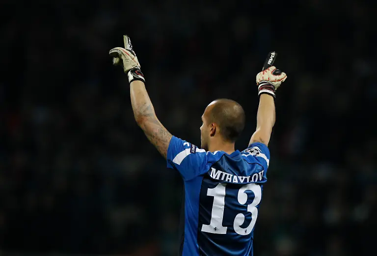 2010-11-02T222022Z-01-CHA114-RTRMDNP-3-SOCCER-CHAMPIONS-JPG6833844969773802420