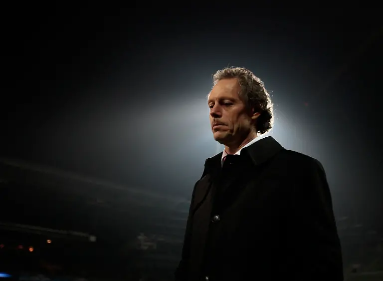 2010-11-02T194120Z-01-CHA101-RTRMDNP-3-SOCCER-CHAMPIONS-JPG1735788955058766407