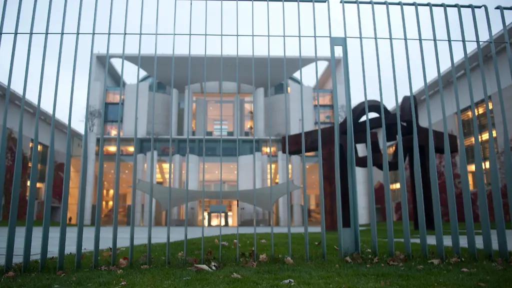 021110HAN112-021110HAN112-jpg7687201362086593996