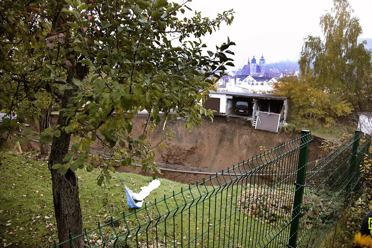 2u703126-jpg707882688954984324