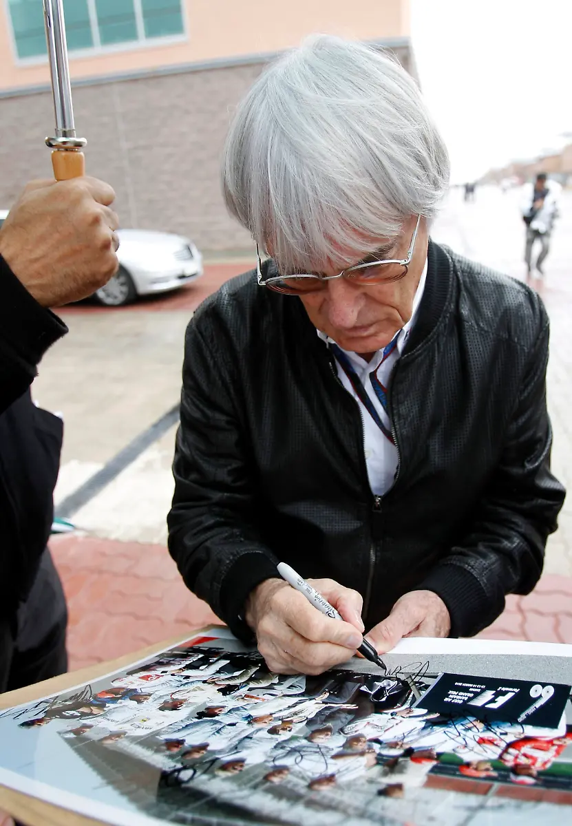 2010-10-24T033519Z-01-YEO521-RTRMDNP-3-MOTOR-RACING-PRIX-JPG7509750664949791018