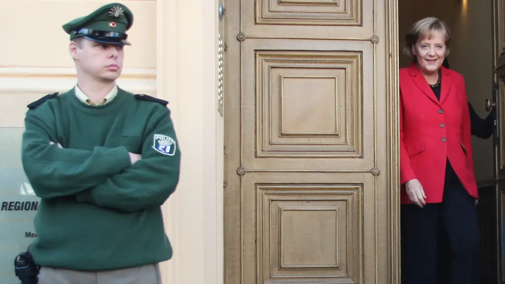 2u2x3141-jpg3611198838421104871