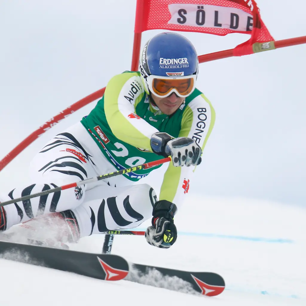 2010-10-24T101307Z-01-LEO15-RTRMDNP-3-ALPINE-SKIING-JPG6030023766692994131