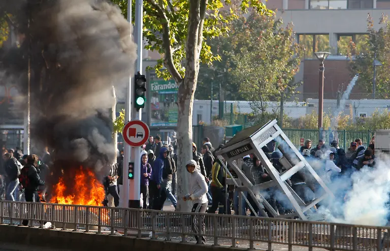 APTOPIX-France-Retirement-Strikes-PAR107-jpg1733536336829170000