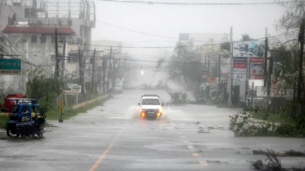 Philippines-Typhoon-XBM103-jpg211648767959171473