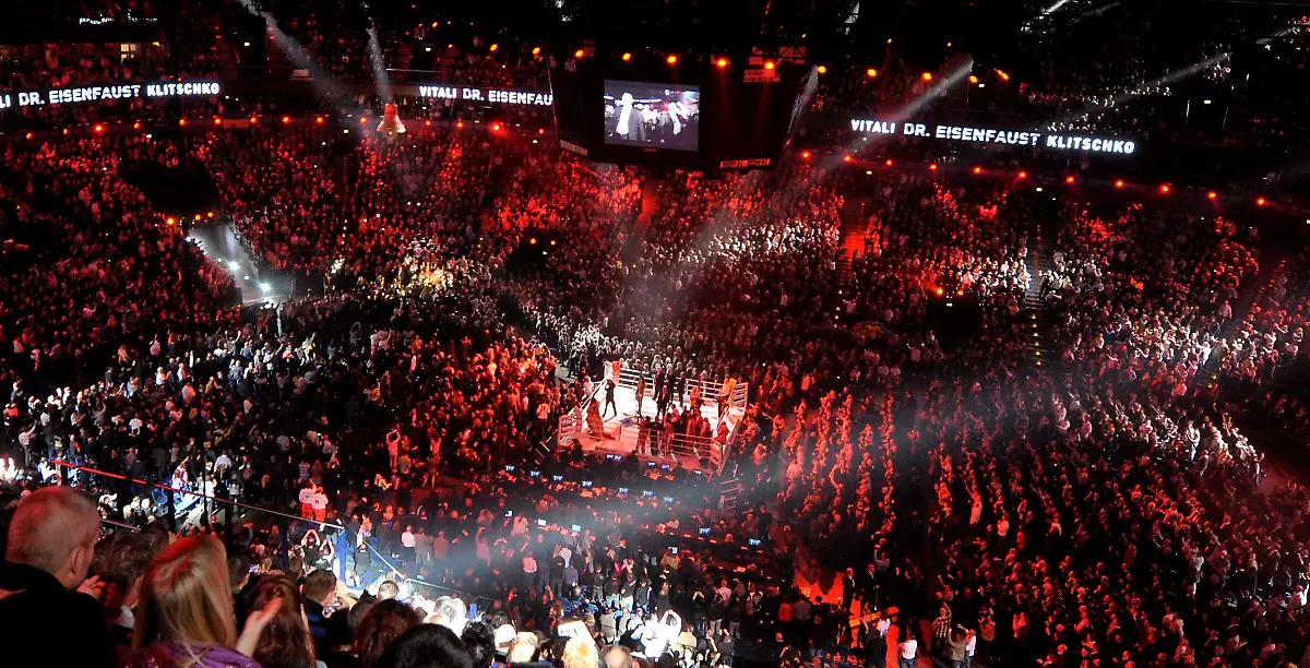 2010-10-16T232919Z-01-MMM107-RTRMDNP-3-BOXING-KLITSHKO-JPG3404781672567107163