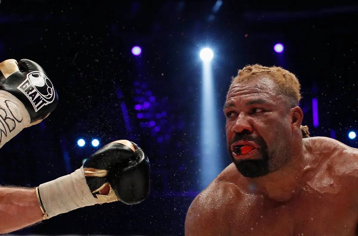 2010-10-16T233730Z-01-CHA160-RTRMDNP-3-BOXING-KLITSCHKO-JPG7138423500349040056