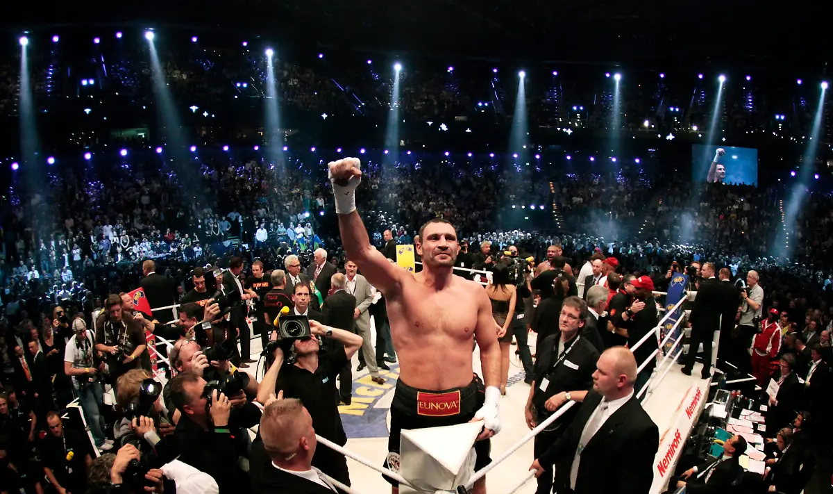 2010-10-16T224755Z-01-CHA152-RTRMDNP-3-BOXING-KLITSCHKO-JPG4830046323725893198