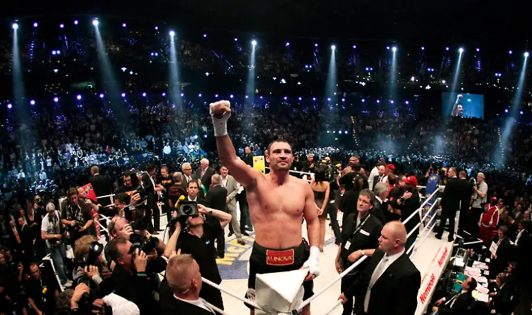 2010-10-16T224755Z-01-CHA152-RTRMDNP-3-BOXING-KLITSCHKO-JPG4830046323725893198