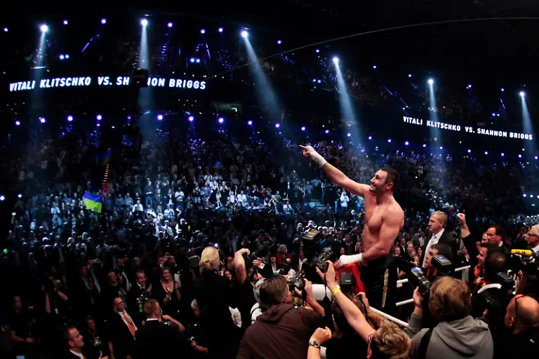 2010-10-16T224920Z-01-CHA153-RTRMDNP-3-BOXING-KLITSCHKO-JPG8723485975734572884