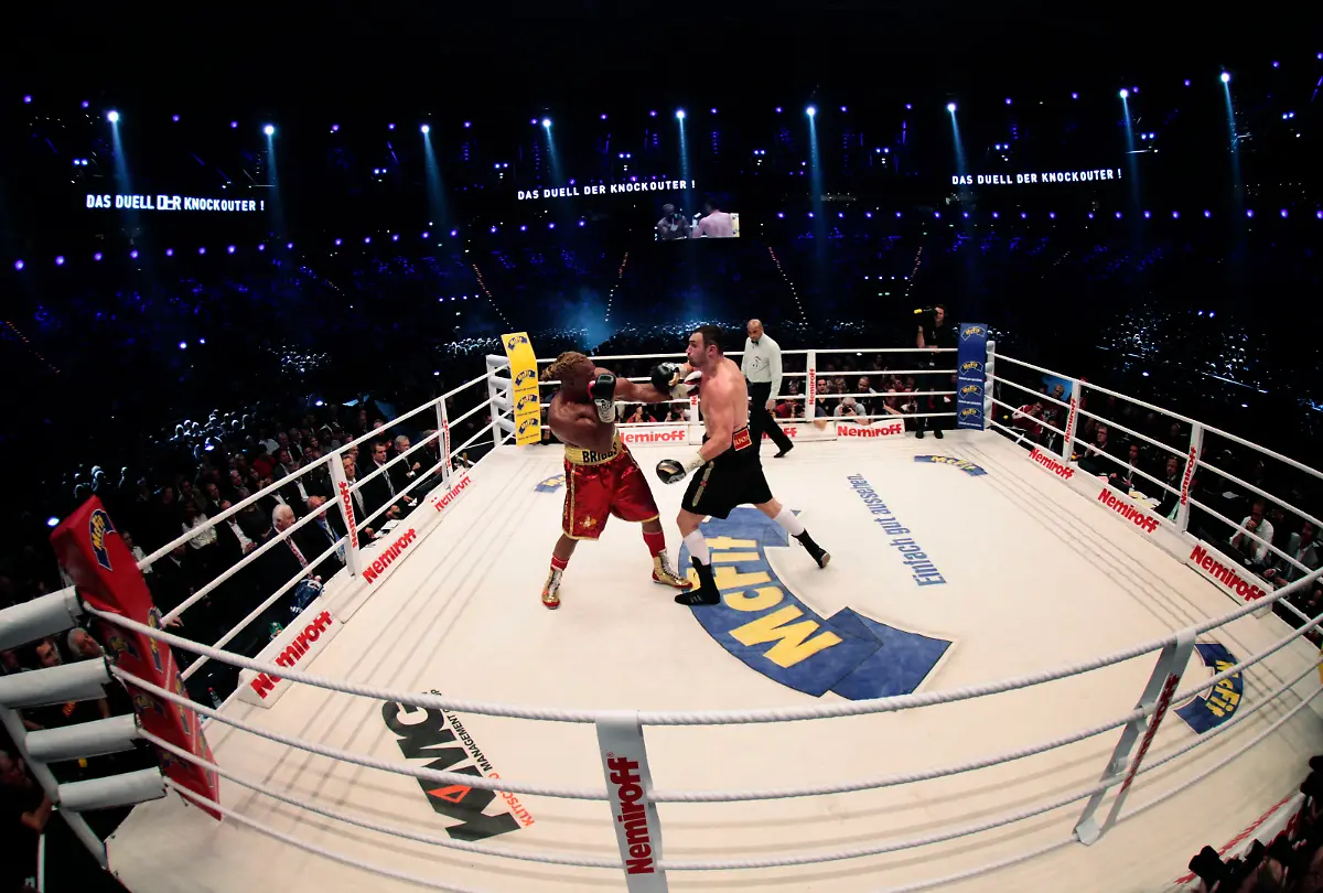 2010-10-16T231242Z-01-CHA158-RTRMDNP-3-BOXING-KLITSCHKO-JPG5842734275817660290