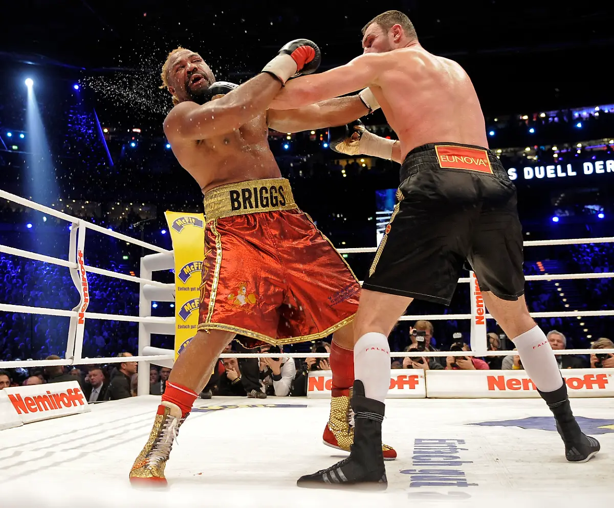 Germany-Boxing-Klitschko-Briggs-MME109-jpg5254686394731369048
