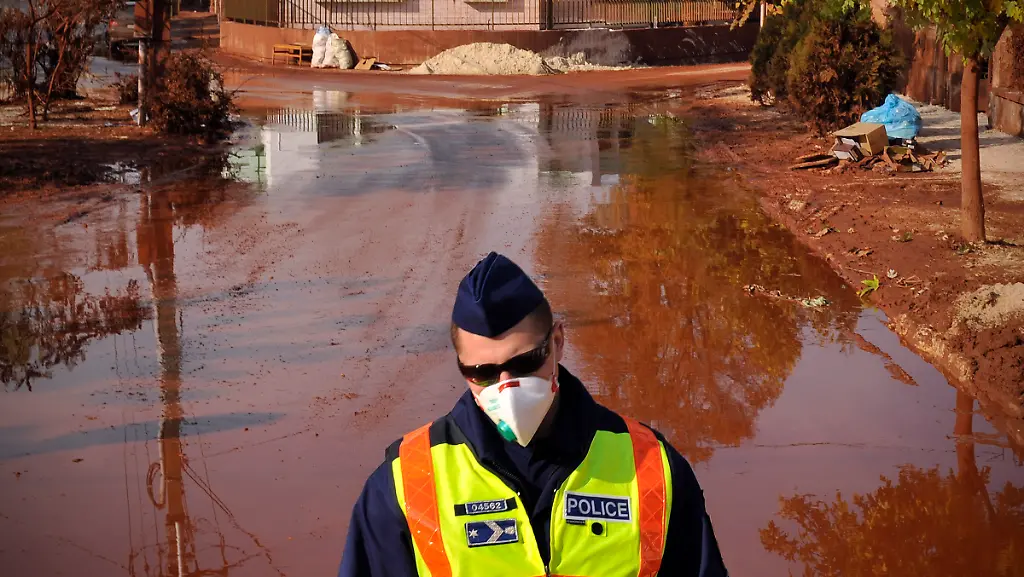 Hungary-Sludge-Flood-BSZ102-jpg2692169766376229457