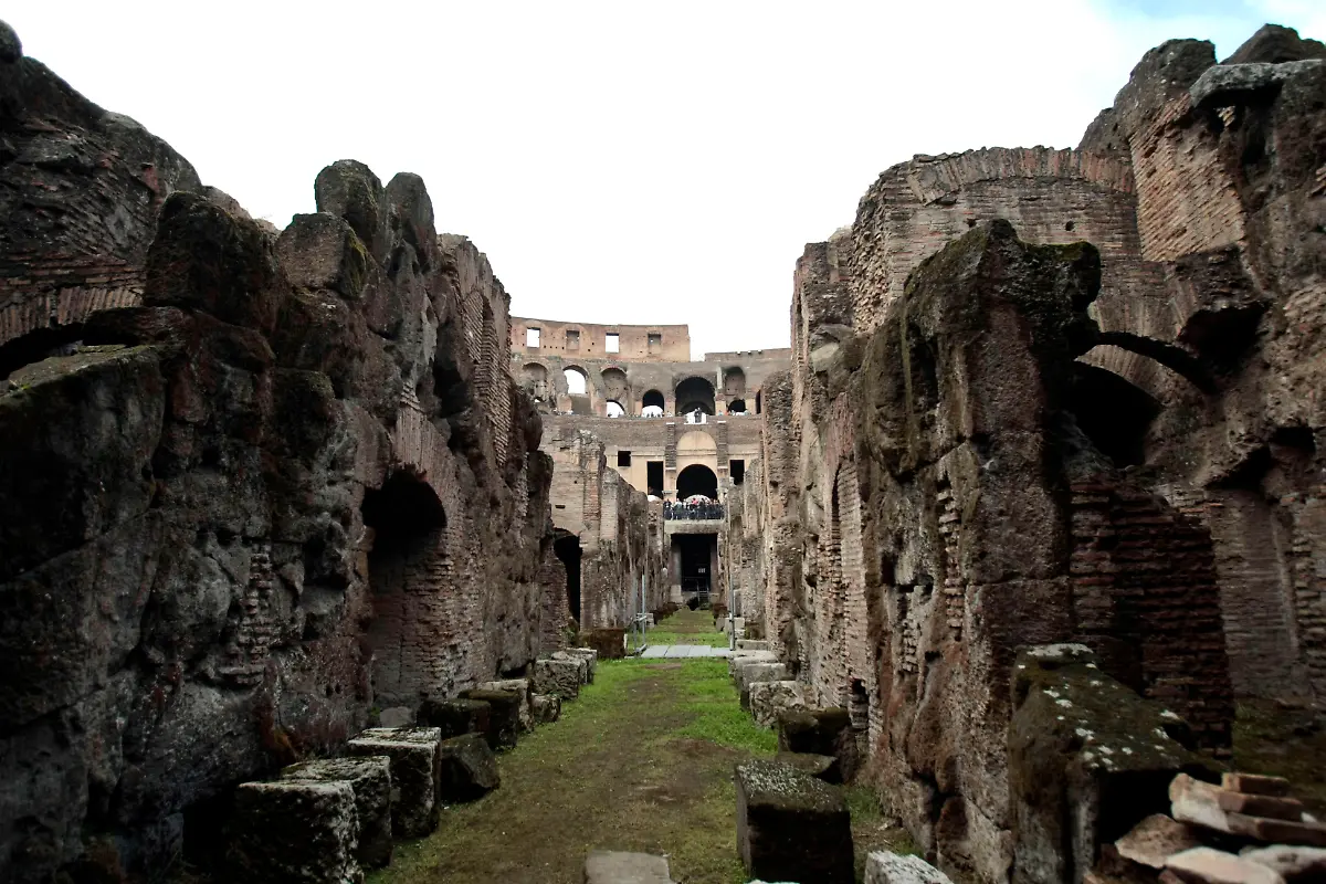 Italy-Colosseum-ROM103-jpg5281062439136752016