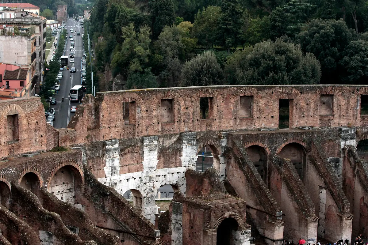 Italy-Colosseum-ROM104-jpg7384444646001743204
