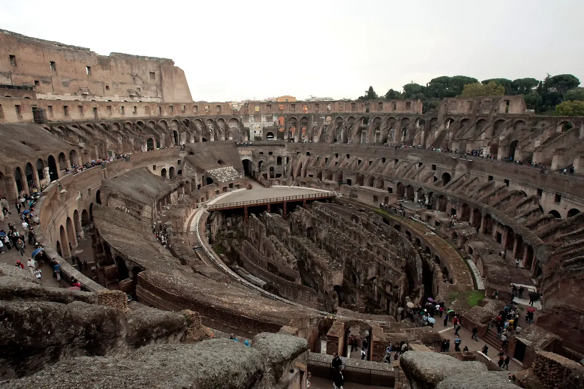 Italy-Colosseum-ROM106-jpg5099940757936104549