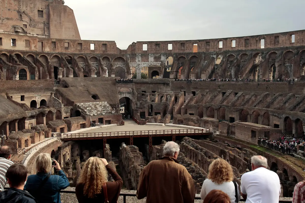 Italy-Colosseum-ROM107-jpg5717258917023652701