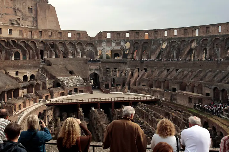 Italy-Colosseum-ROM107-jpg5717258917023652701