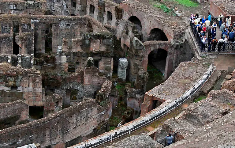 2010-10-14T160151Z-01-SRE502-RTRMDNP-3-ITALY-JPG7708385464569048940