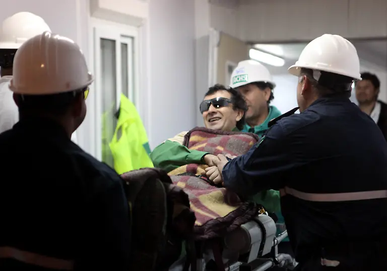 Chile-Mine-Collapse-XLAT243-jpg2646411727896477861