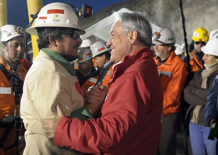 Chile-Mine-Collapse-XLAT240-jpg3201973621627977966