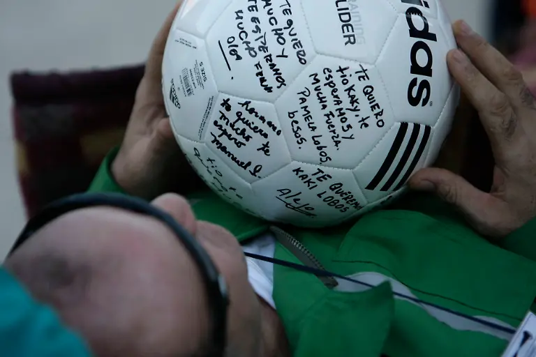 2010-10-13T235140Z-01-CHL317-RTRMDNP-3-CHILE-MINERS-JPG2901085355907146674