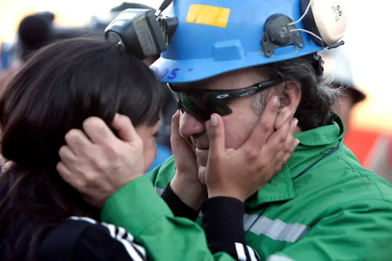 Chile-Mine-Collapse-XLAT231-jpg2575371313162519542