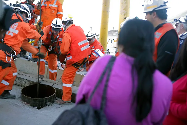 Chile-Mine-Collapse-XLAT234-jpg2472447374672368581