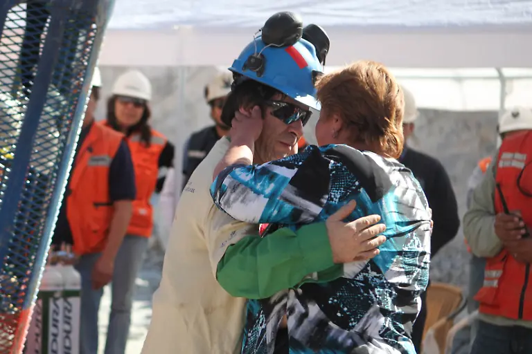 CORRECTION-Chile-Mine-Collapse-XLAT216-jpg3141194947121064002