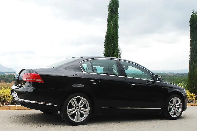 VW-Passat-12-10-2010-14-24-45