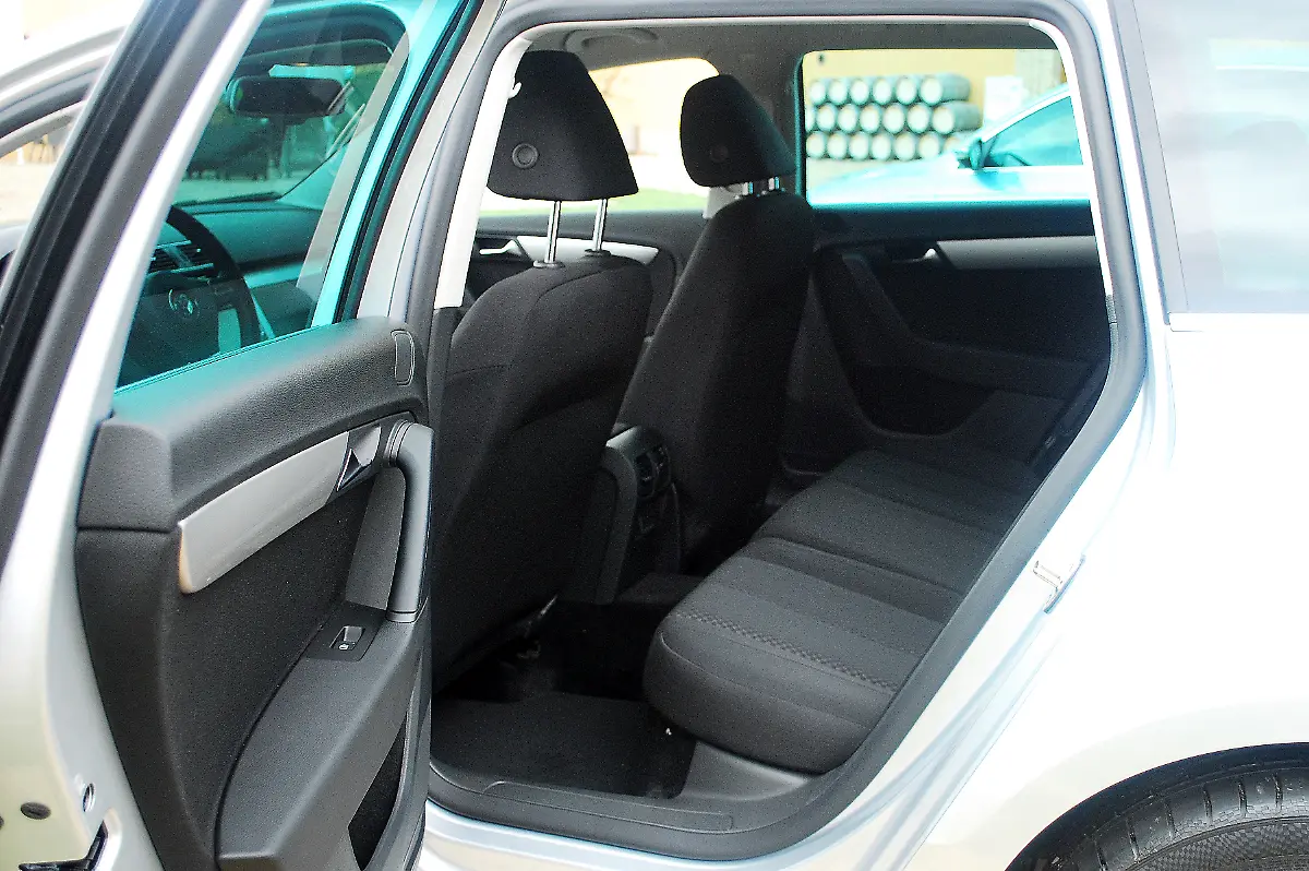 VW-Passat-12-10-2010-13-59-50