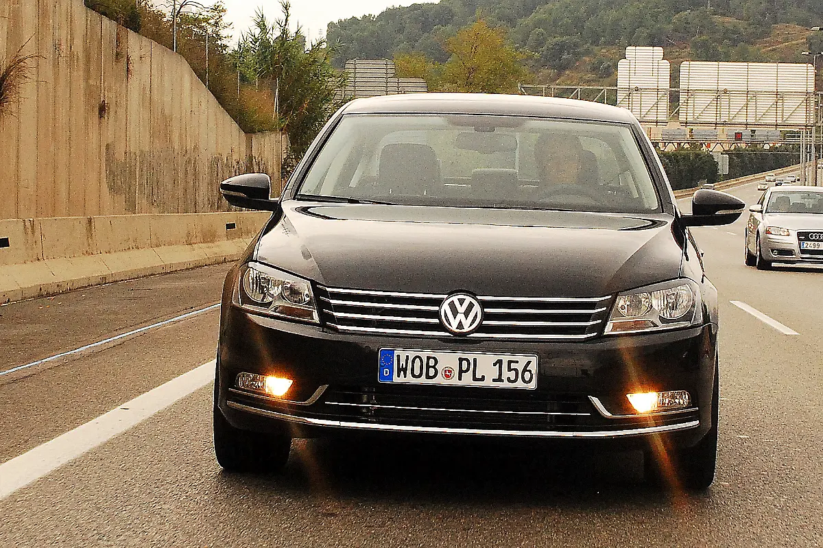VW-Passat-12-10-2010-12-17-04