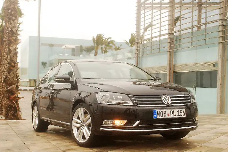 VW-Passat-12-10-2010-11-03-05