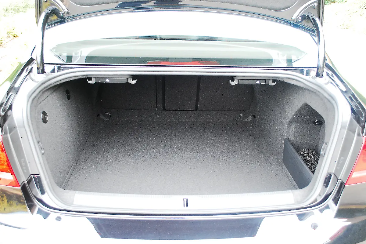 VW-Passat-12-10-2010-14-26-40