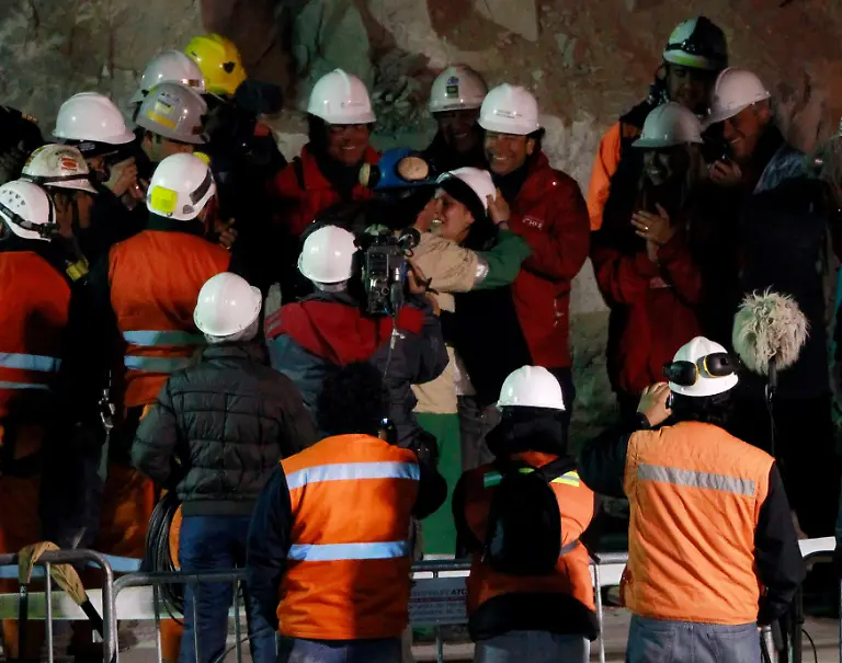 2010-10-13T085544Z-01-CHL154-RTRMDNP-3-CHILE-MINE-RESCUE-JPG7686063817162008855