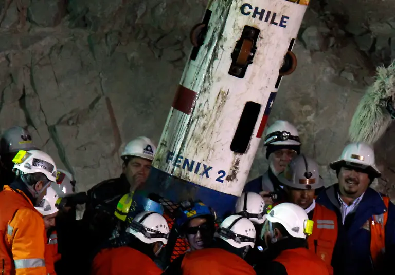 Chile-Mine-Collapse-XEM172-jpg695677877834225685