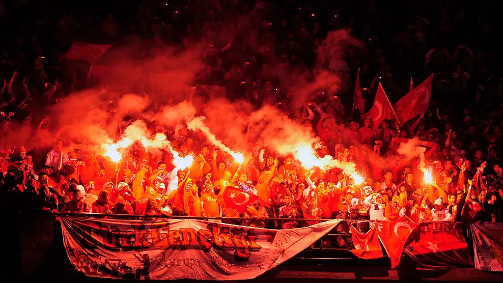 2tra2104-jpg5050568775339217806